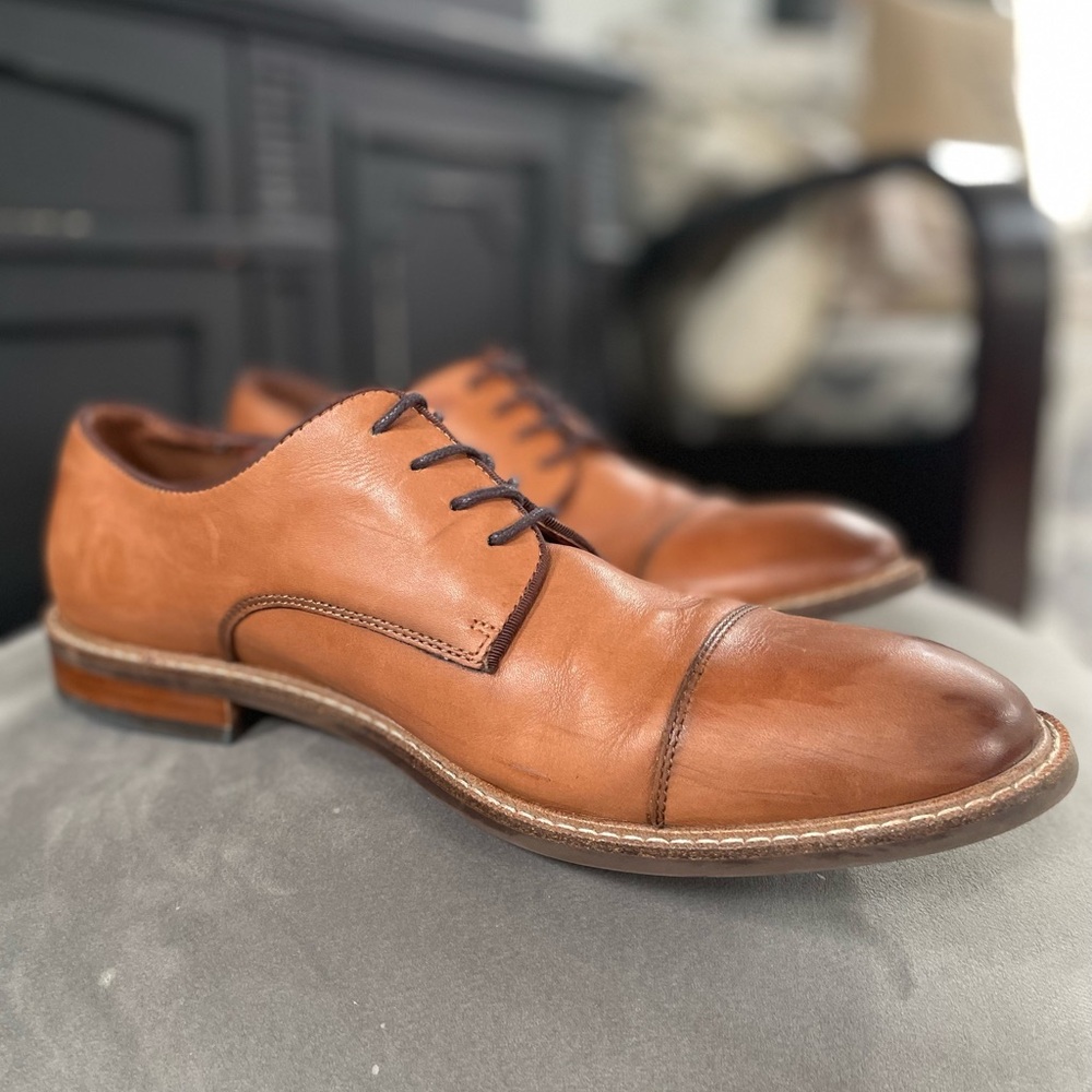 Men’s size 10 Vince Camuto Lamson Cap Toe Oxford - Cognac